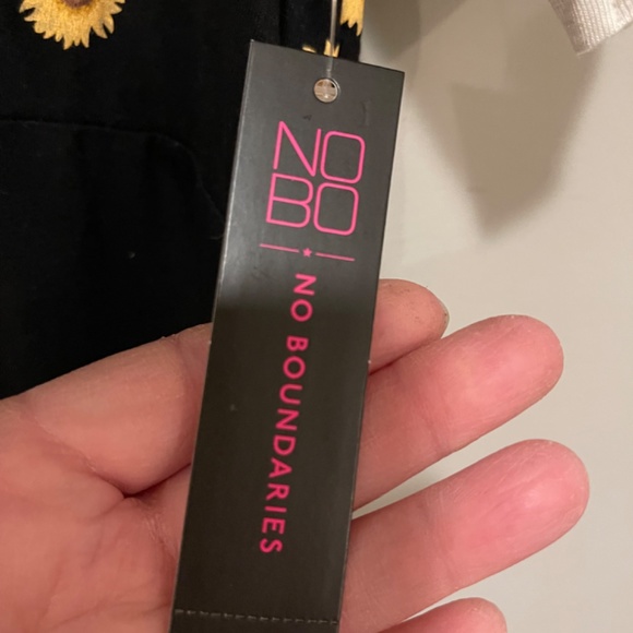 Cute top - Picture 2 of 3